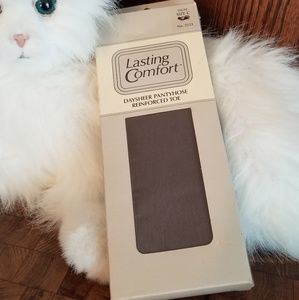 NWT Lasting Comfort  day sheer pantyhose taupe